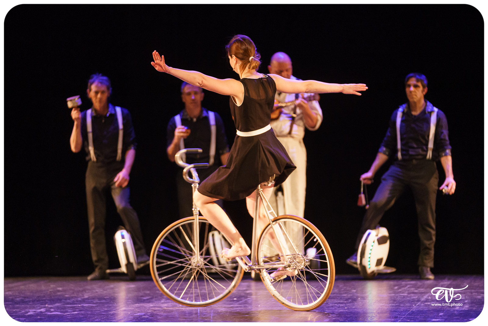 ExCENTRIQUES (CIE LES ACROSTICHES)